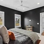 Two Adjacent Homes By 12 South And Belmont That Sleeps 24 Holiday home