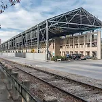 Riverfront Charm - A Scenic Downtown For 6 Nashville