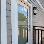 Holiday home Modern Duplex - 1 Mile From Robust Nightlife