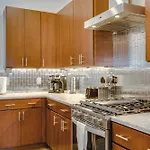 Modern Duplex - 1 Mile From Robust Nightlife
