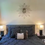 Stellar Sleeps 4 10 Mins From Broadway *