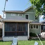 Private Backyard - Near Bicentennial Park