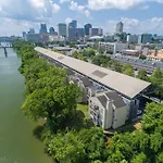 Holiday home Riverfront Minutes From Broadway Nashville