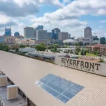 Riverfront Minutes From Broadway *