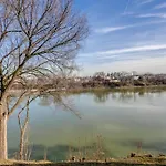 Holiday home Riverfront Minutes From Broadway