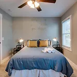Perfect For Groups - Fenced-in Yard Pet Friendly Holiday home *