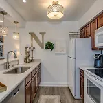 Riverfront Minutes From Broadway Holiday home *