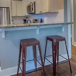 Holiday home Perfect For Groups - Fenced-in Yard Pet Friendly *