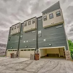 Beautiful Balcony Sleeps 12 4 Miles From Broadway