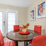 Holiday home Cozy 3 Bdr In West L Close To Tsu
