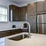 Holiday home Quiet - Prime Locale Within Mins To Dt *