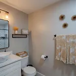 Centrally Located Cozy Pet Friendly Holiday home
