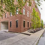 1 Bedroom Loft Near Centennial Park