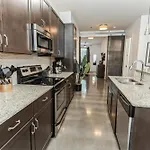 1 Bedroom Loft Near Centennial Park
