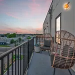 Apartment Penthouse View Flat Modern Design With Balcony *