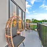 Penthouse View Flat Modern Design With Balcony *