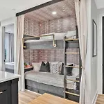 Penthouse View Flat Modern Design With Balcony Nashville