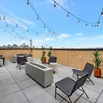 Penthouse View Flat Modern Design With Balcony * Nashville