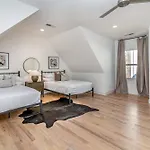 Holiday home - 1699 Lischey Ave *