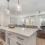Holiday home - 1699 Lischey Ave