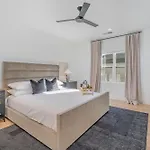 - 1699 Lischey Ave Holiday home *