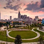 Beautiful Condo For 4 Mins To Nashville Nightlife