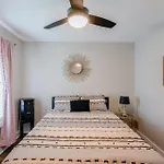 Centrally Located Cozy Pet Friendly *