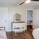 Centrally Located Cozy Pet Friendly Holiday home Nashville