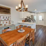 Centrally Located Cozy Pet Friendly Holiday home *