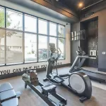 Gorgeous For 8 With Rooftop & Gym Near Dt Apartment *