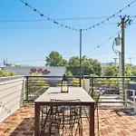 Walkable Nations Retreat Rooftop & Near Broadway *