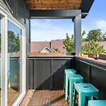 Dollys Dream House Champagne Bar W Dt Views *