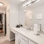 Apartment Uncork And Unwind Free Parking Pool Walk To Broadway! *