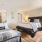 Uncork And Unwind Free Parking Pool Walk To Broadway! *