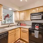 Uncork And Unwind Free Parking Pool Walk To Broadway! *