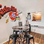 Uncork And Unwind Free Parking Pool Walk To Broadway!