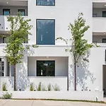 Riverview Condo With Garage And Balcony And Walk Downtown