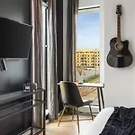 Riverview With Garage And Balcony And Walk Downtown Holiday home
