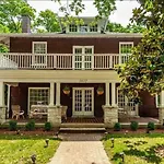 Apartment Dolly's Music Row Oasis - Walkable Location
