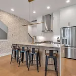 Holiday home Music Mansion 2 Miles To Broadway - 13 Beds