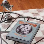 Apartment Dolly's Music Row Oasis - Walkable Location