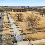 Stylish Midtown Near Vanderbilt & Parthenon Apartment