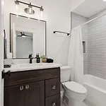 Holiday home Nash Urban Oasis With Rooftop And Modern Amenities