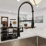 Nash Urban Oasis With Rooftop And Modern Amenities Holiday home Nashville