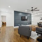 Nash Urban Oasis With Rooftop And Modern Amenities Holiday home *
