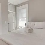 Parthenon Getaway - 2bdrm Apartment