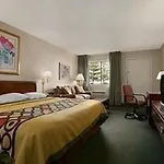 Super 8 By Wyndham Hermitage Motel 2*