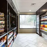 Doubletree By Hilton Airport Hotel