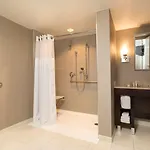 Doubletree By Hilton Airport Hotel