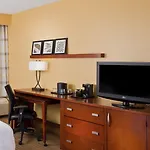 Courtyard By Marriott Airport Hotel